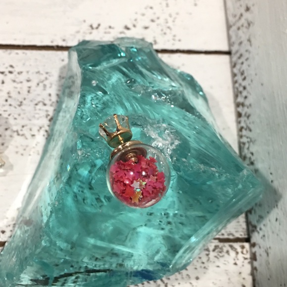 Red Star Double Stud Earrings - Picture 3 of 8